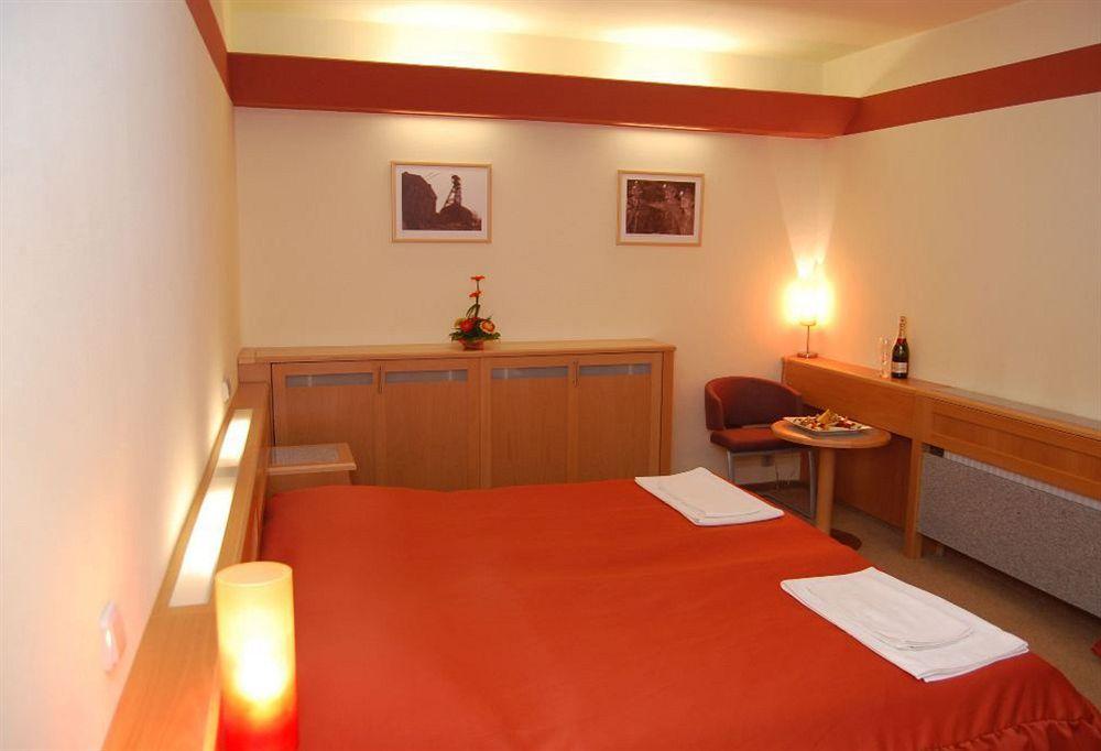 Hotel Maria Ostrava Bagian luar foto