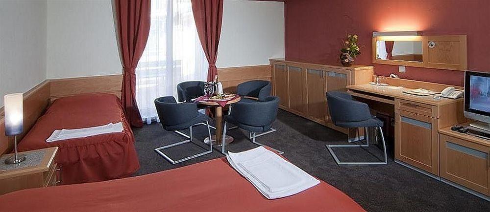 Hotel Maria Ostrava Bagian luar foto