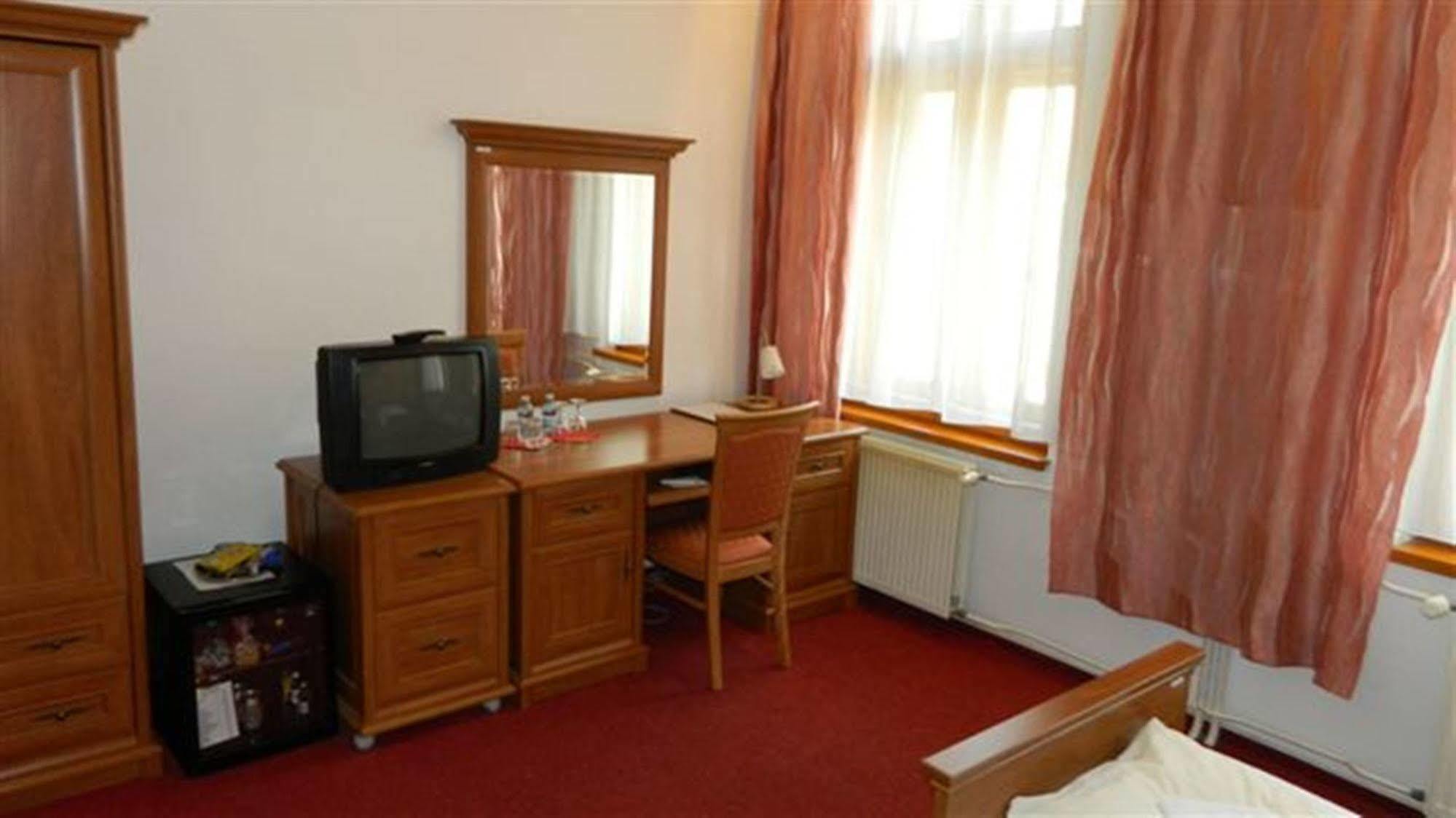 Hotel Maria Ostrava Bagian luar foto