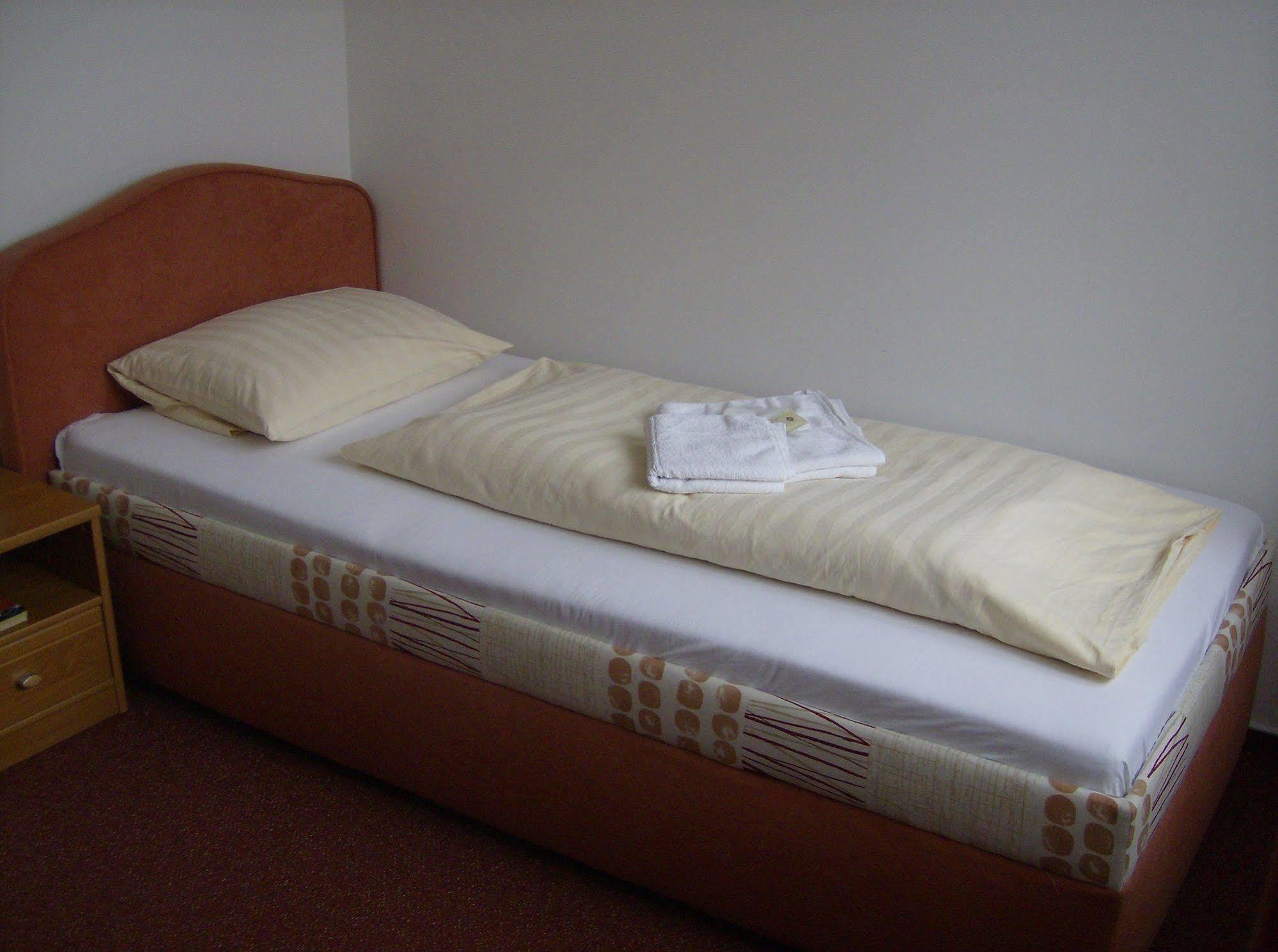 Hotel Maria Ostrava Bagian luar foto