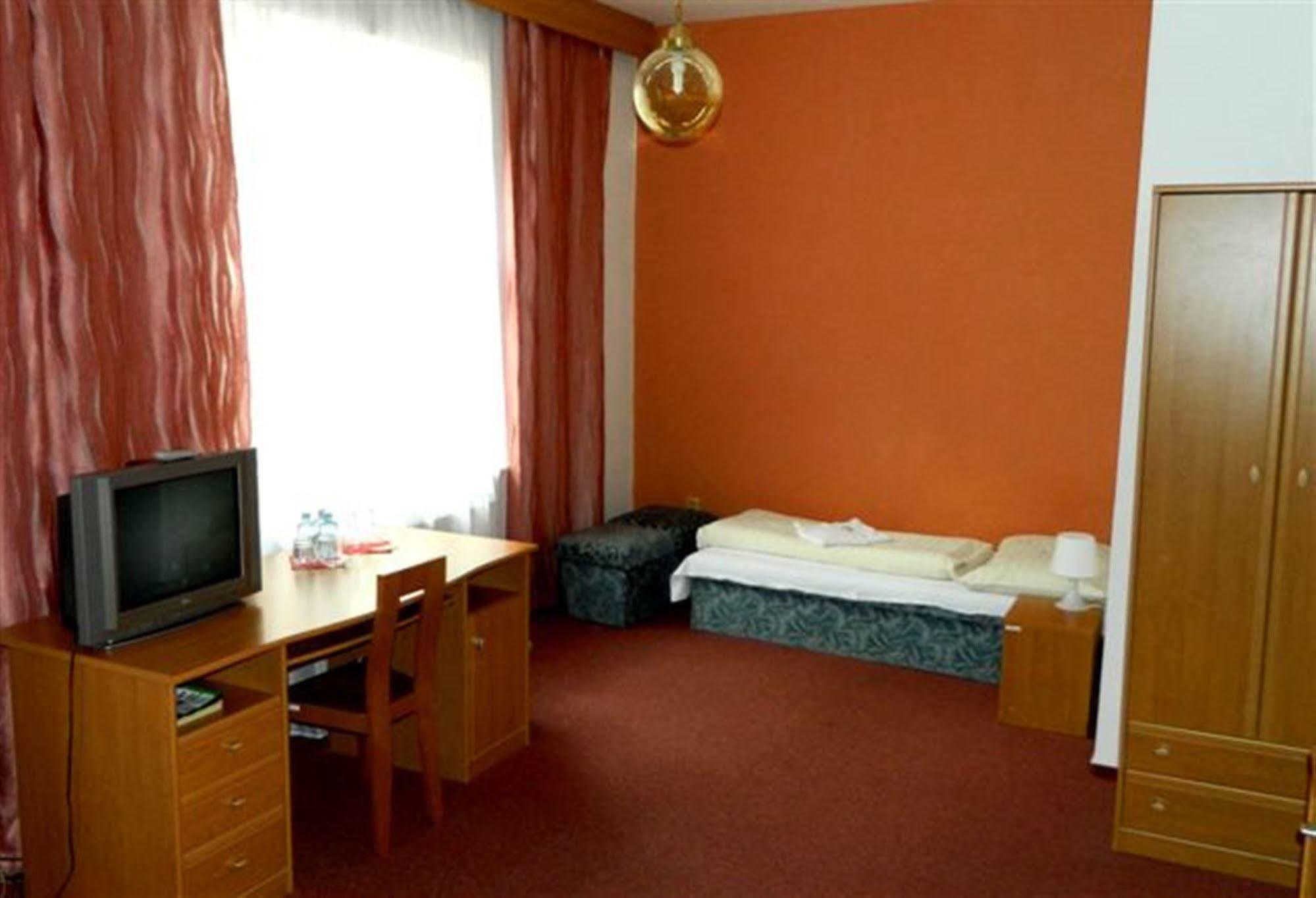 Hotel Maria Ostrava Bagian luar foto