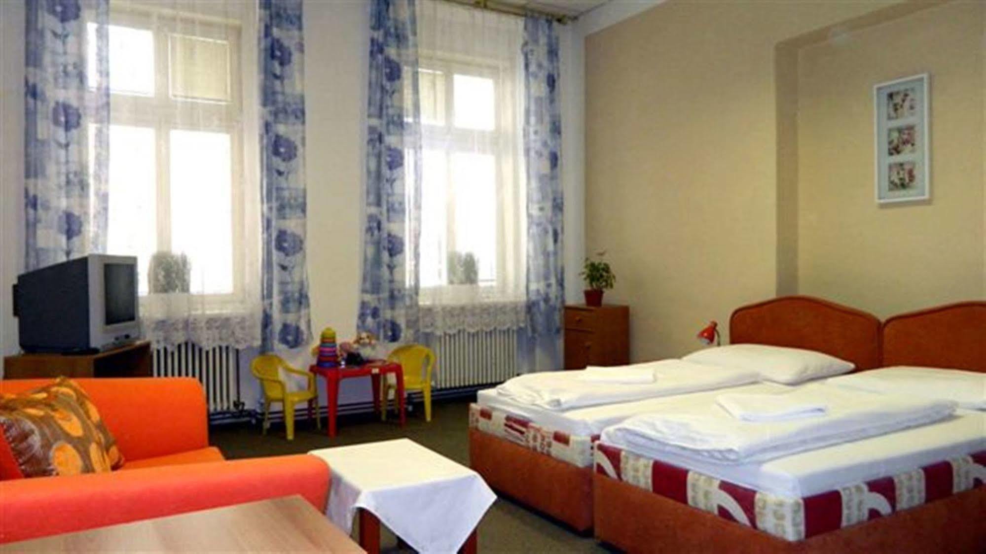 Hotel Maria Ostrava Bagian luar foto