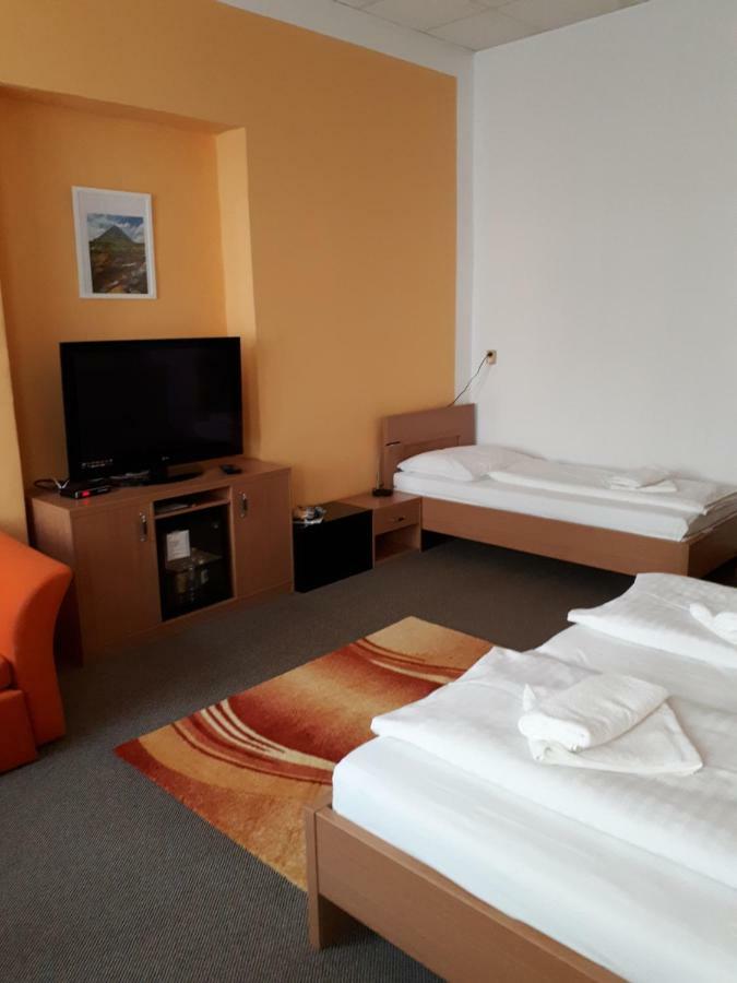 Hotel Maria Ostrava Bagian luar foto